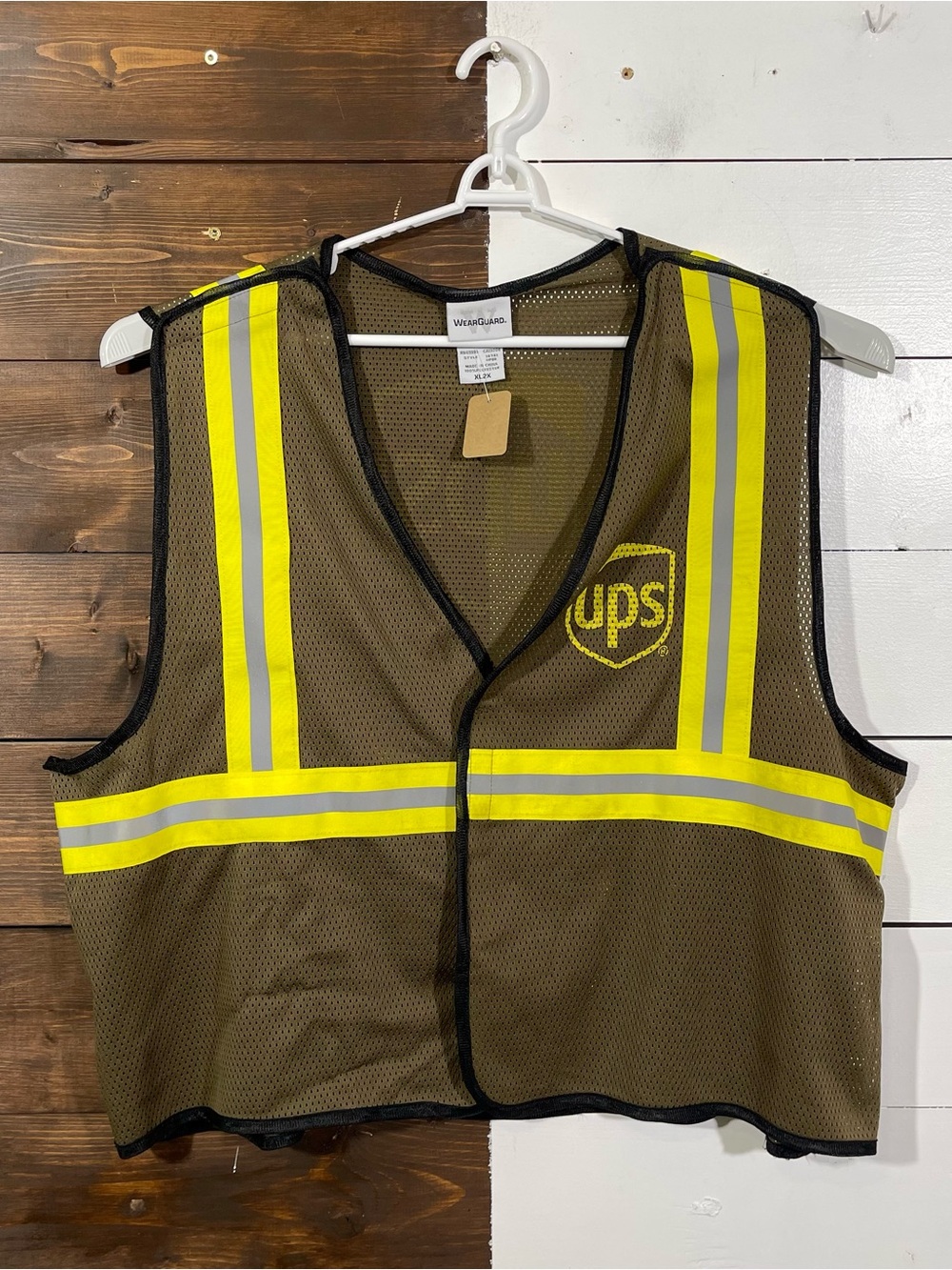 UPS Seasonal HelperBrown High-Visibility Mesh Safety Vest